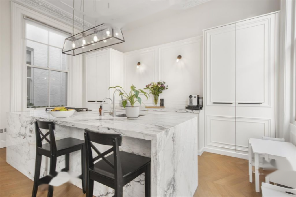 Flat in London, United Kingdom, 233 m² - picture 6