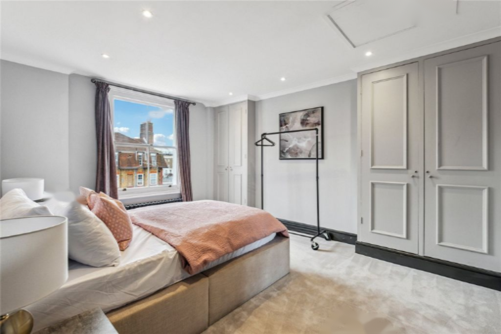 Flat in London, United Kingdom, 203 m² - picture 6