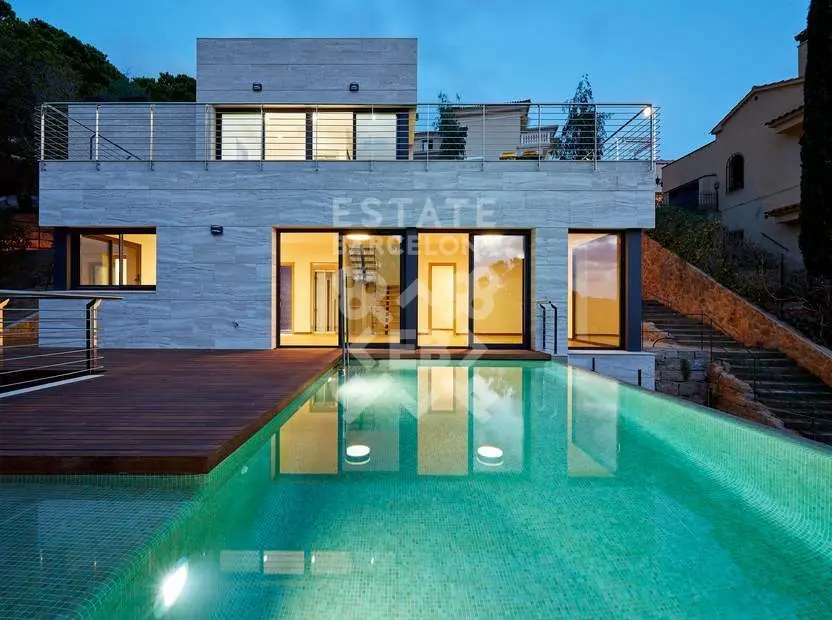 Villa en Lloret de Mar, España, 331 m² - imagen 2