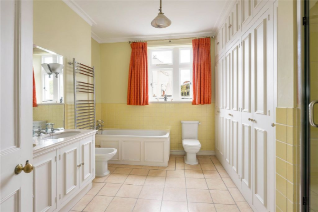 Flat in London, United Kingdom, 256 m² - picture 6