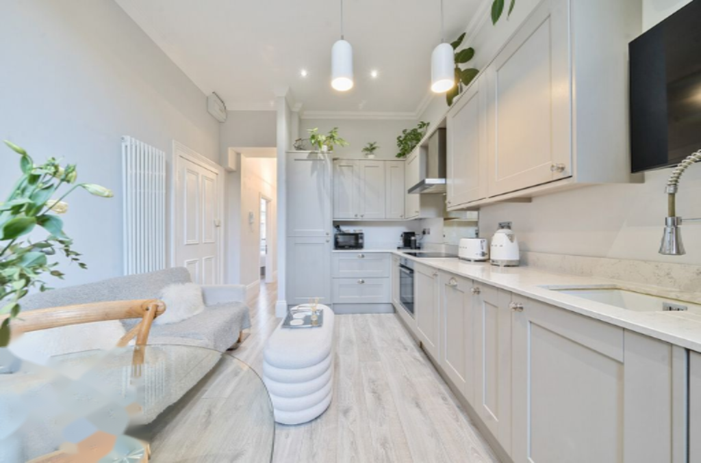 Flat in London, United Kingdom, 39 m² - picture 6