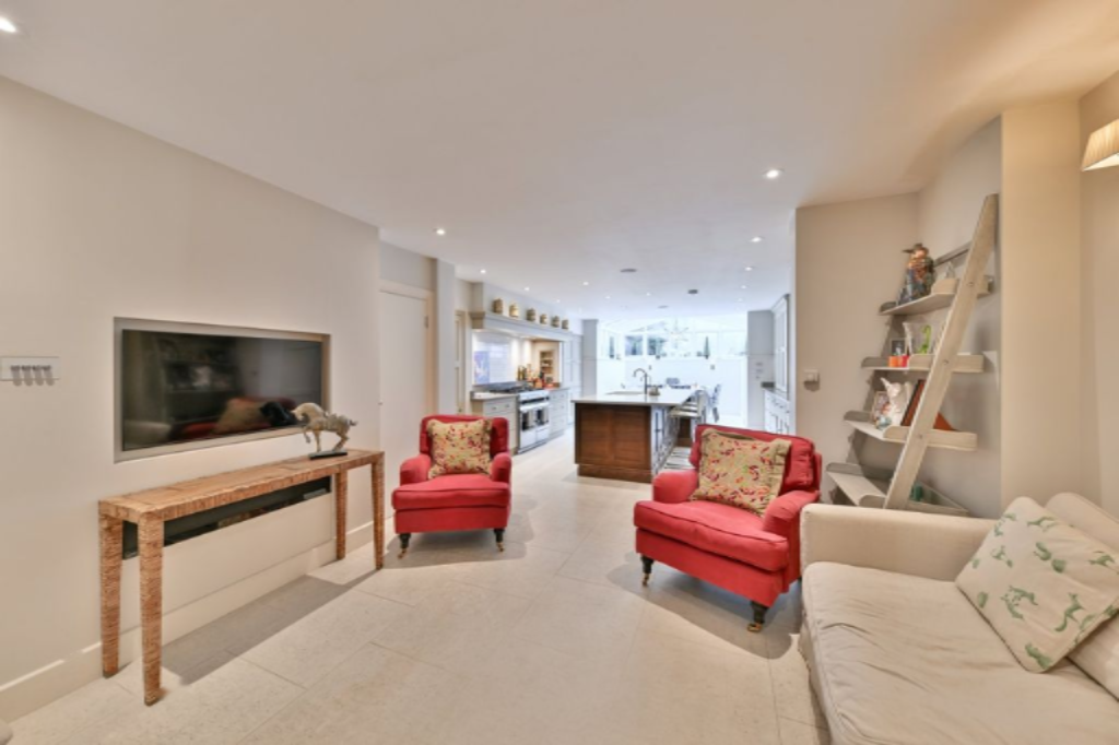 Flat in London, United Kingdom, 288 m² - picture 6