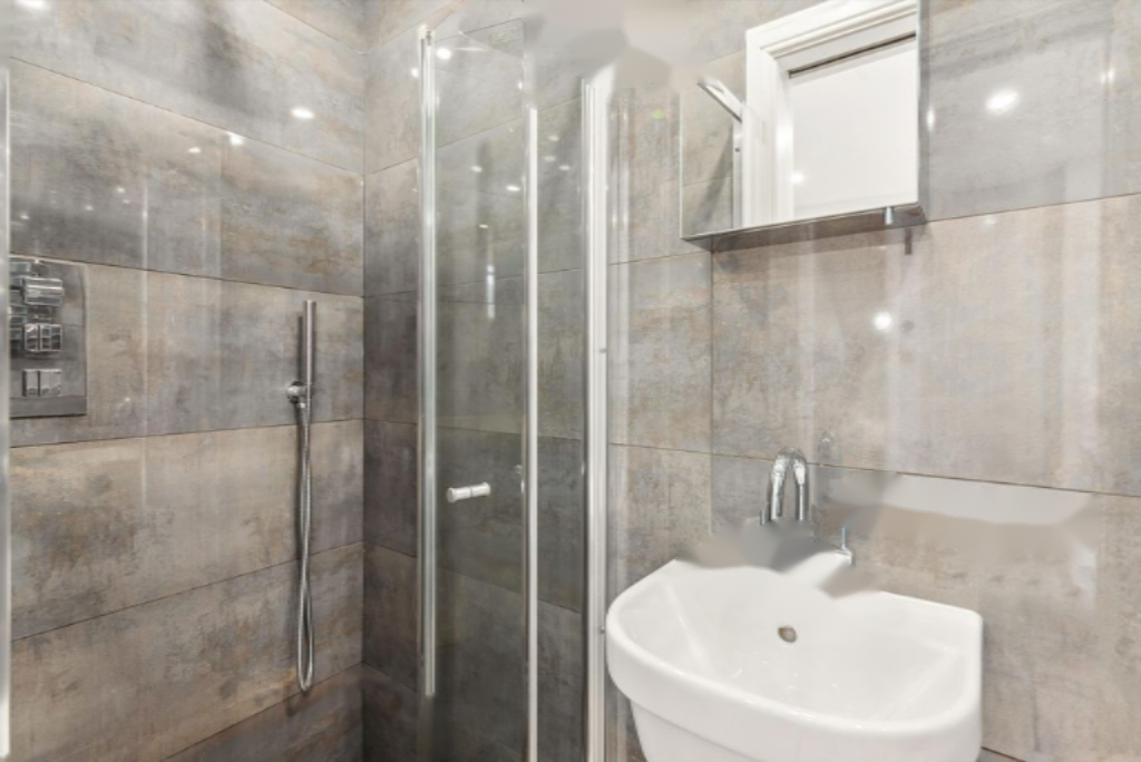 Flat in London, United Kingdom, 234 m² - picture 6