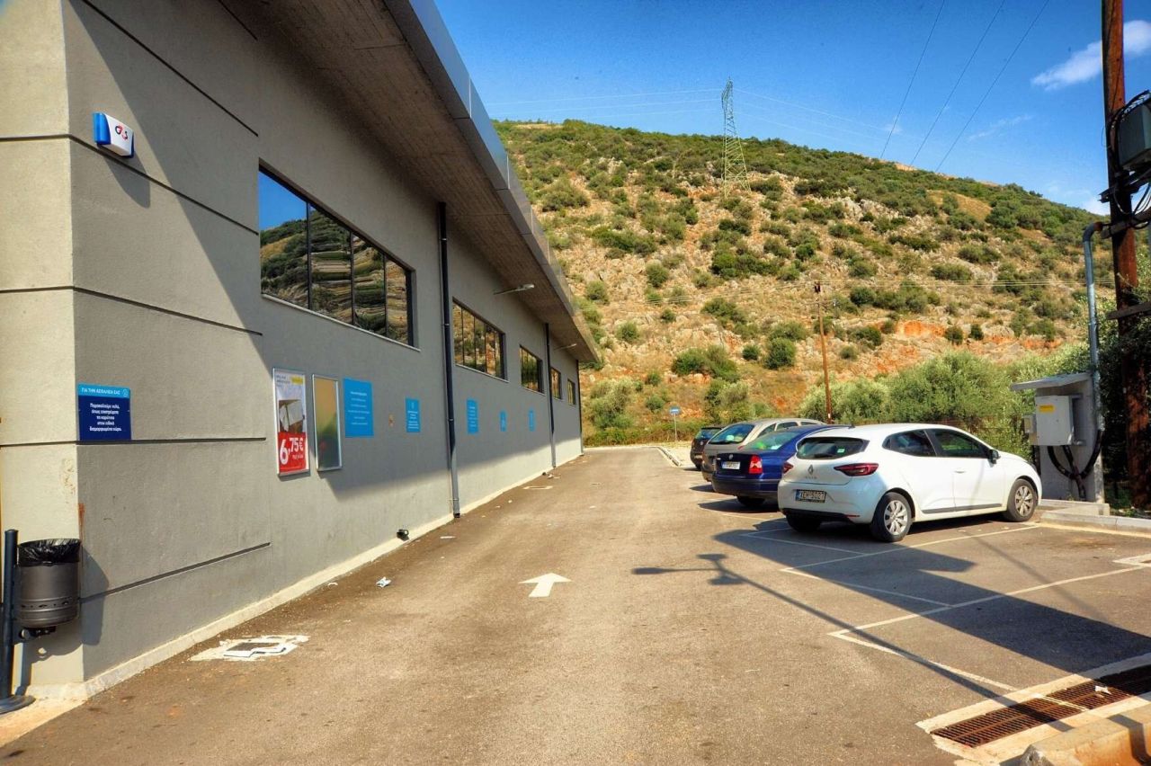 Tienda en Corinto, Grecia, 1 200 m² - imagen 2