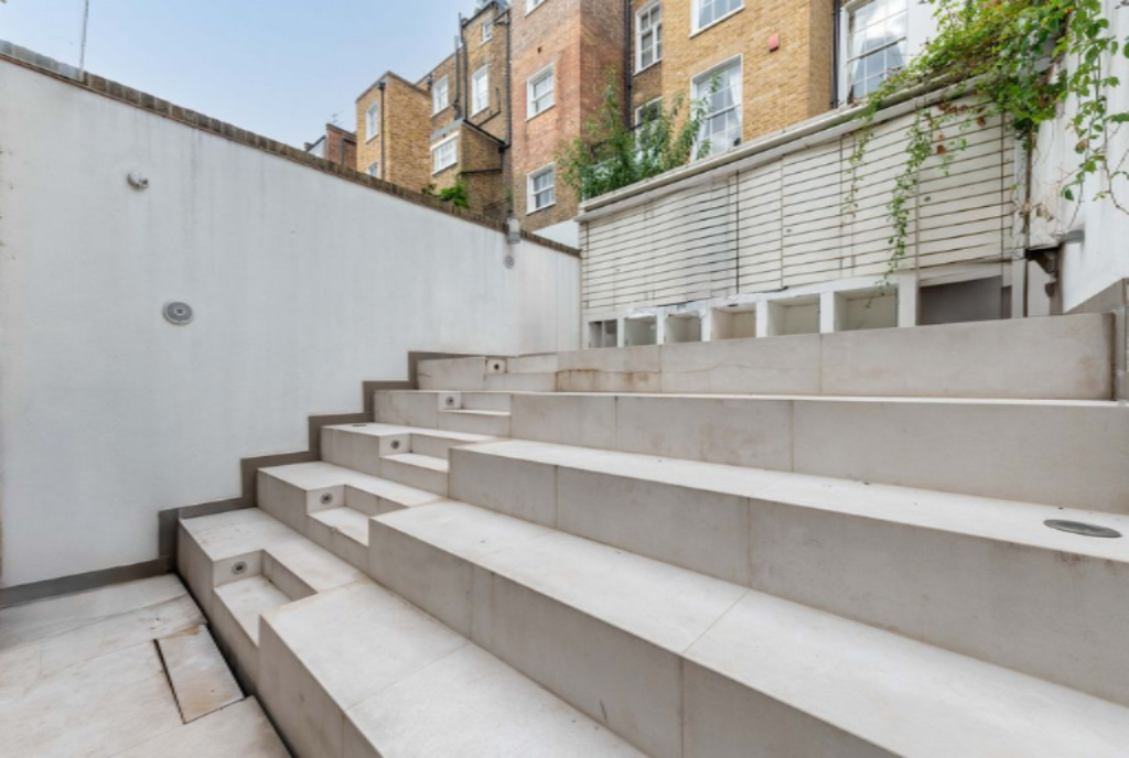 Flat in London, United Kingdom, 287 m² - picture 7