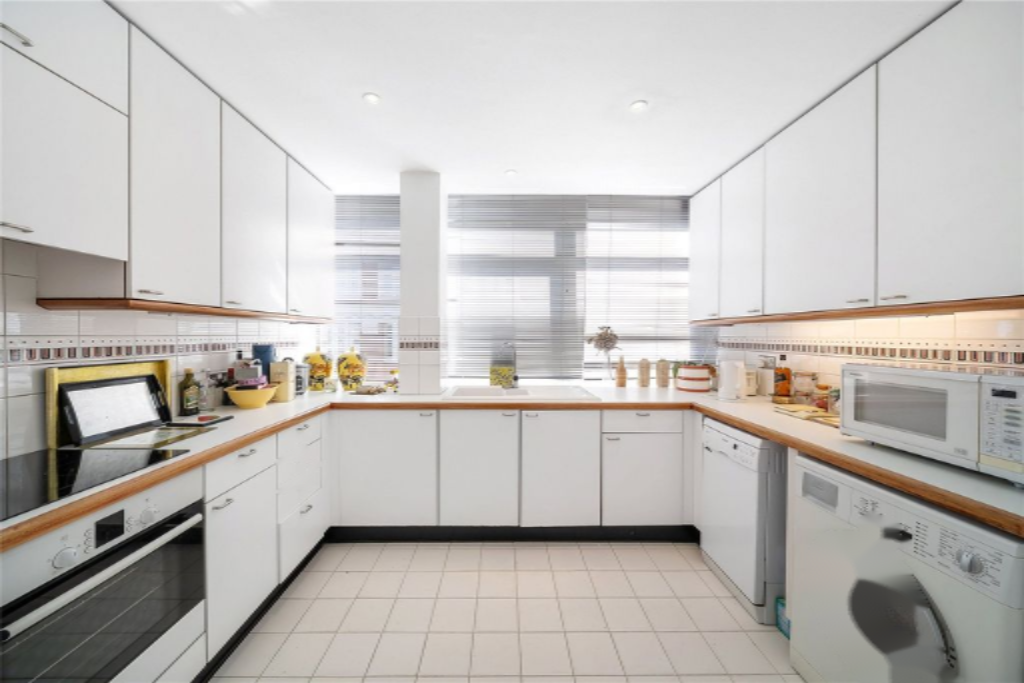 Flat in London, United Kingdom, 103 m² - picture 7