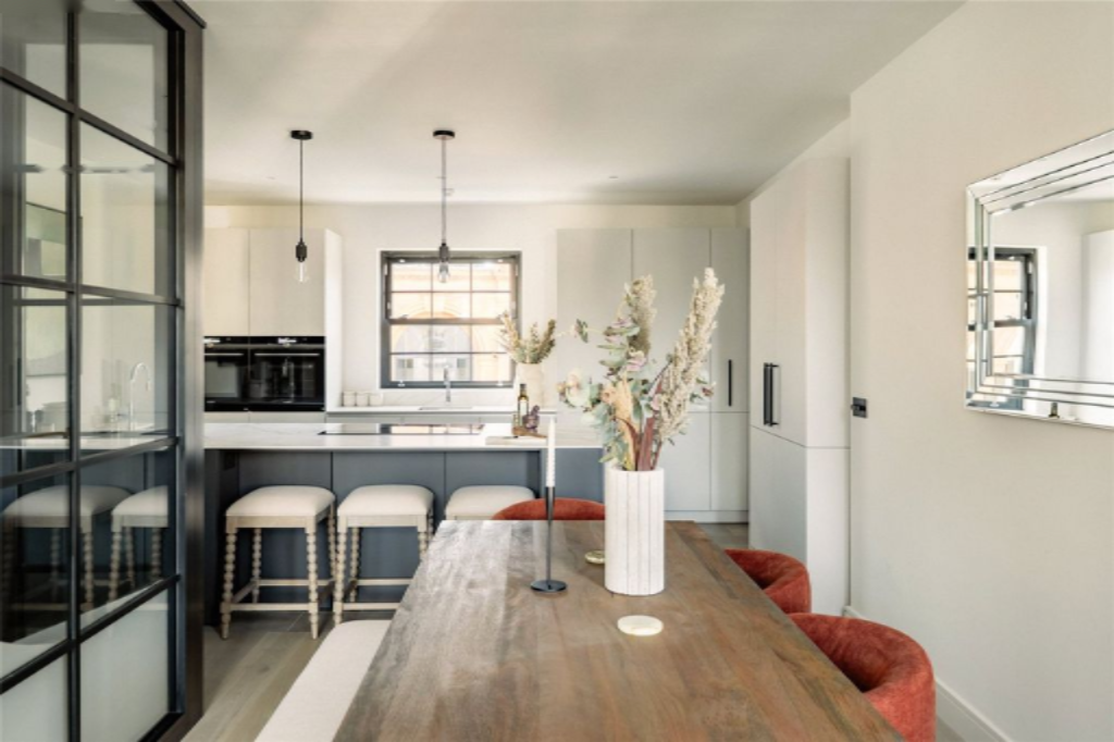 Flat in London, United Kingdom, 155 m² - picture 7