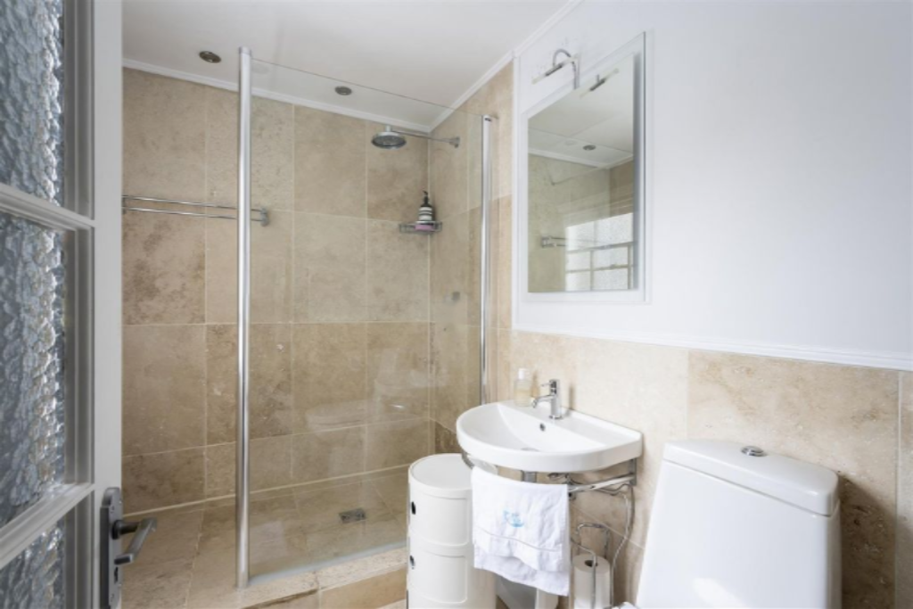 Flat in London, United Kingdom, 117 m² - picture 7