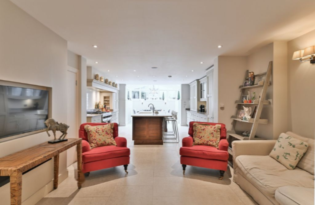 Flat in London, United Kingdom, 288 m² - picture 7