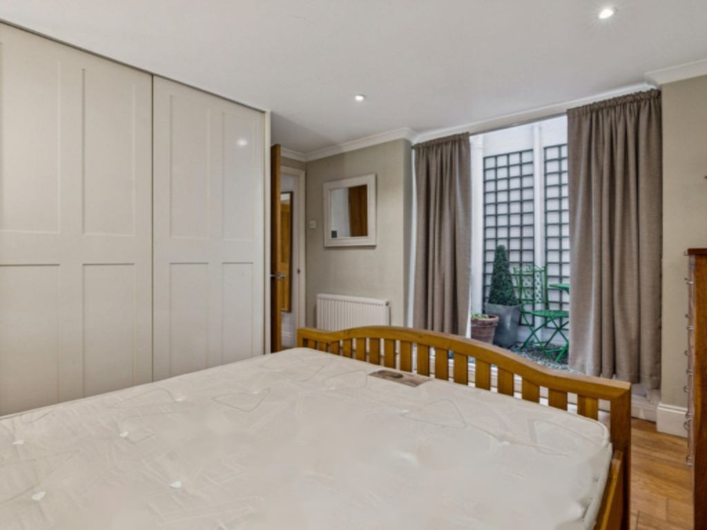 Flat in London, United Kingdom, 206 m² - picture 7