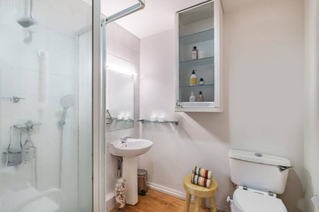 Flat in London, United Kingdom, 144 m² - picture 7