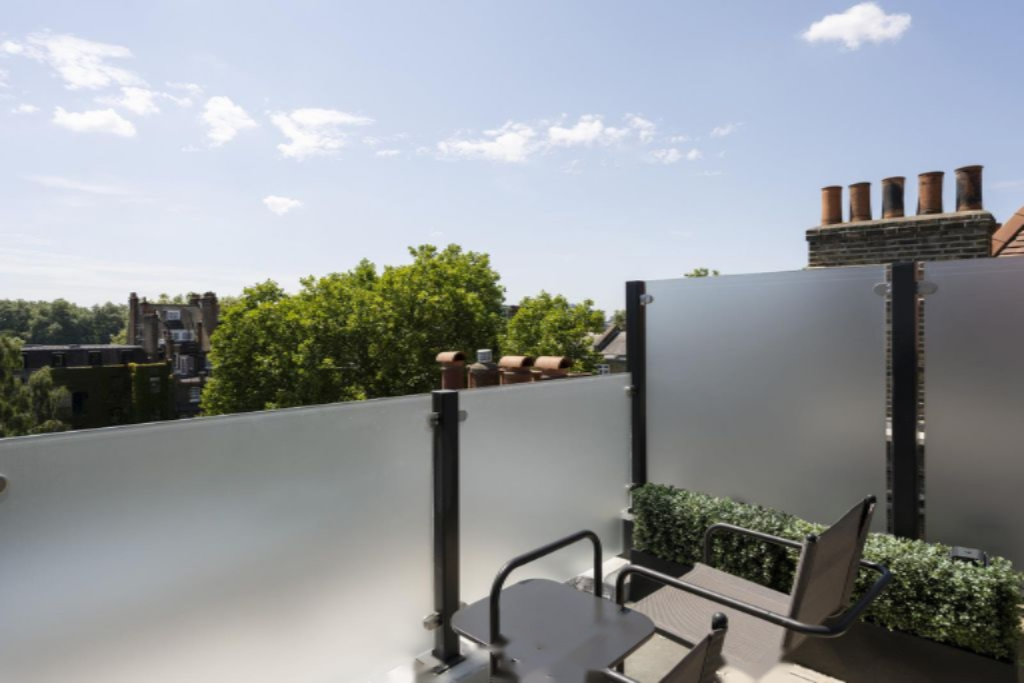 Flat in London, United Kingdom, 131 m² - picture 7