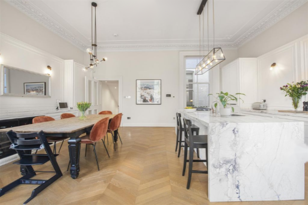 Flat in London, United Kingdom, 233 m² - picture 7