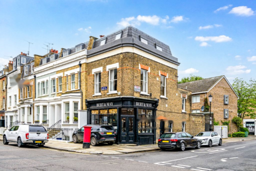 Flat in London, United Kingdom, 205 m² - picture 8