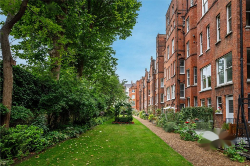 Flat in London, United Kingdom, 98 m² - picture 8