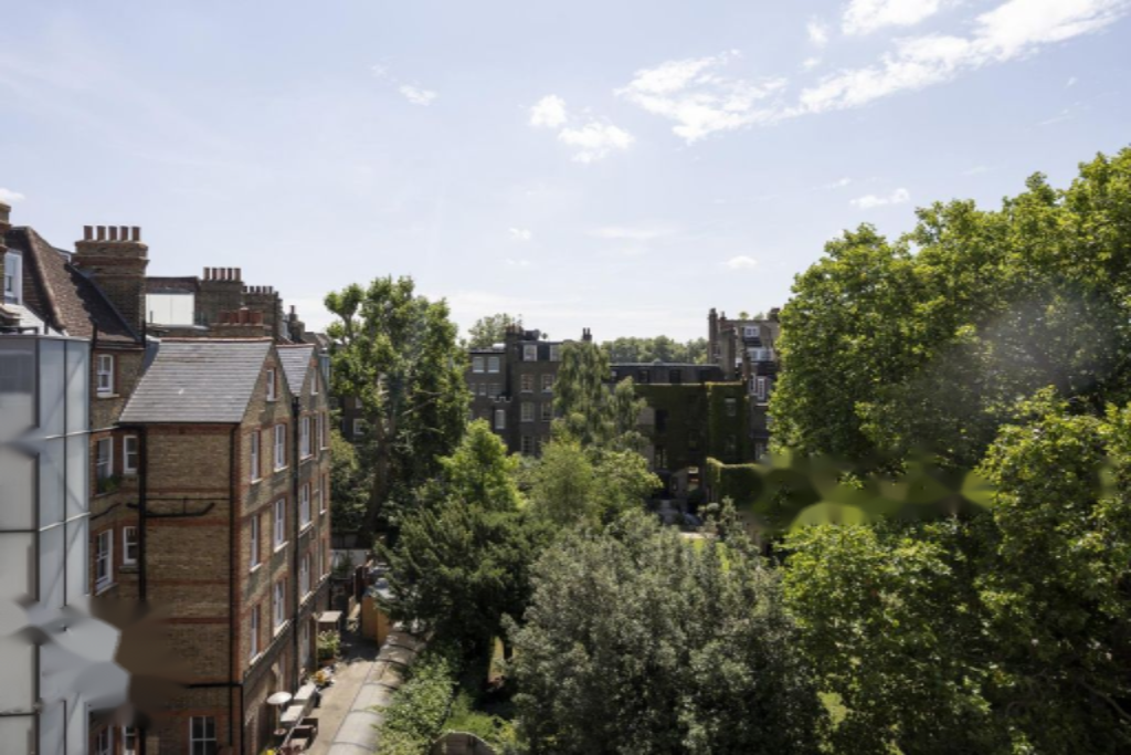 Flat in London, United Kingdom, 131 m² - picture 8