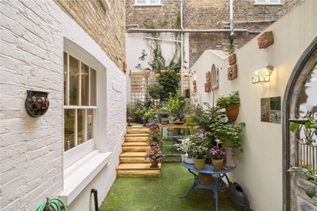 Flat in London, United Kingdom, 241 m² - picture 8