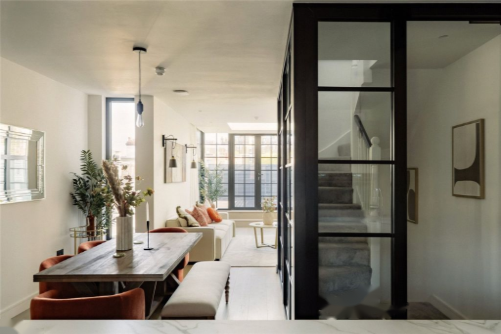 Flat in London, United Kingdom, 155 m² - picture 8