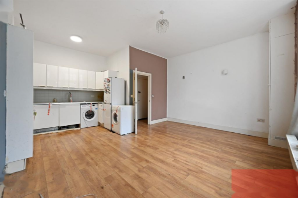 Flat in London, United Kingdom, 66 m² - picture 8
