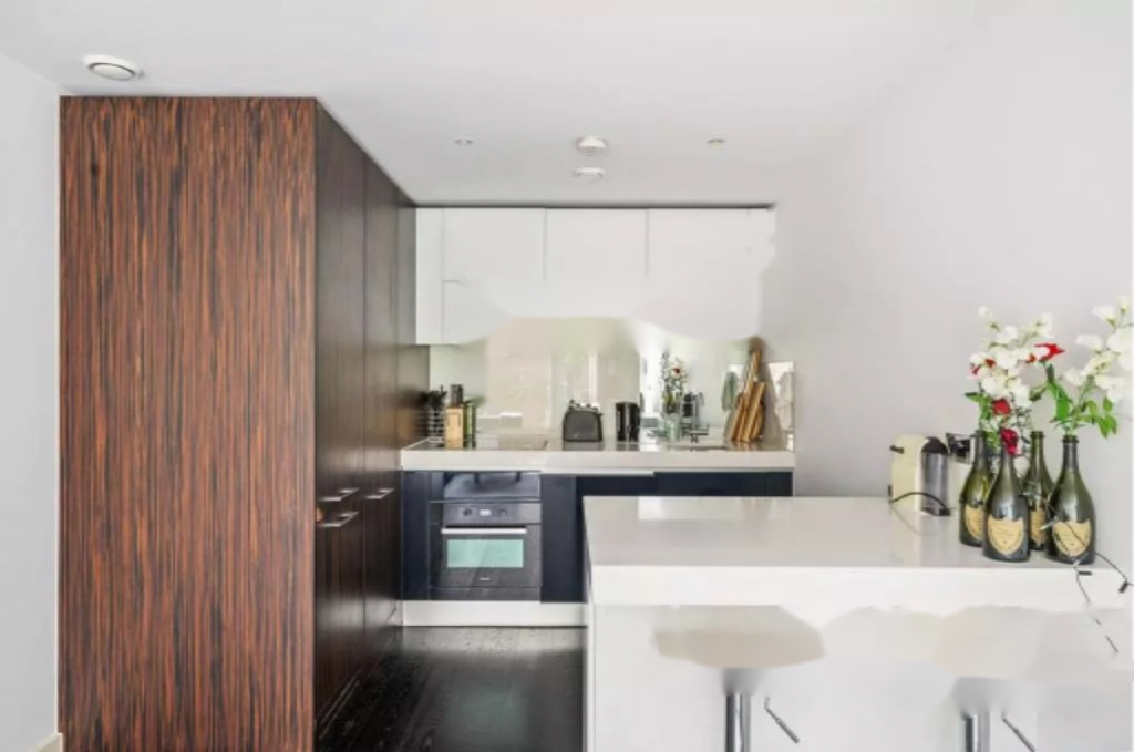 Flat in London, United Kingdom, 49 m² - picture 8