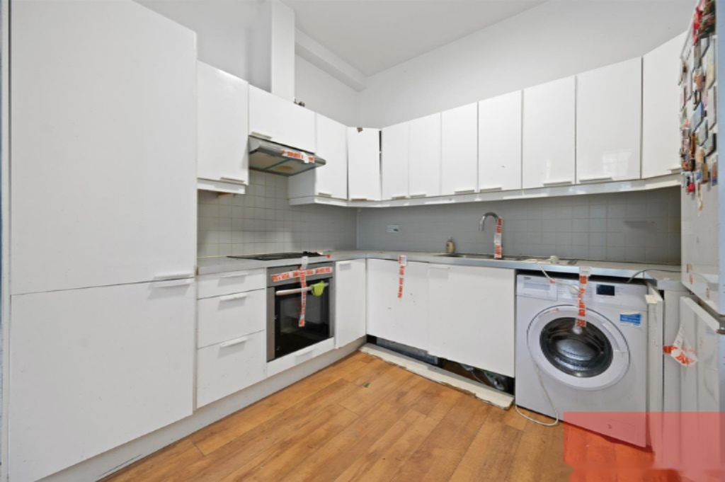 Flat in London, United Kingdom, 66 m² - picture 9