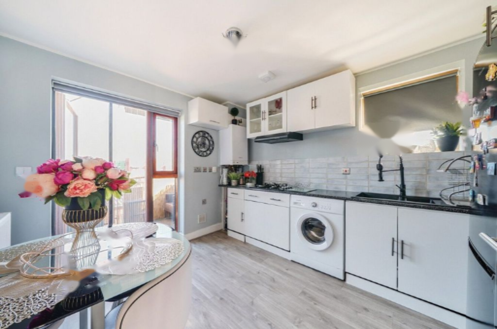 Flat in London, United Kingdom, 53 m² - picture 9