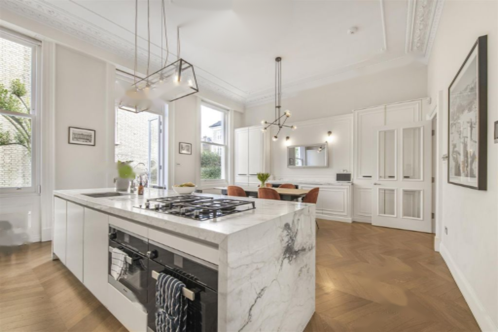 Flat in London, United Kingdom, 233 m² - picture 9