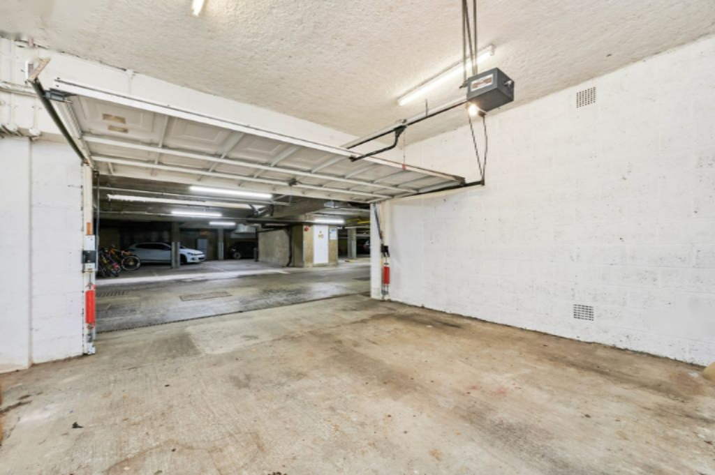 Flat in London, United Kingdom, 59 m² - picture 9