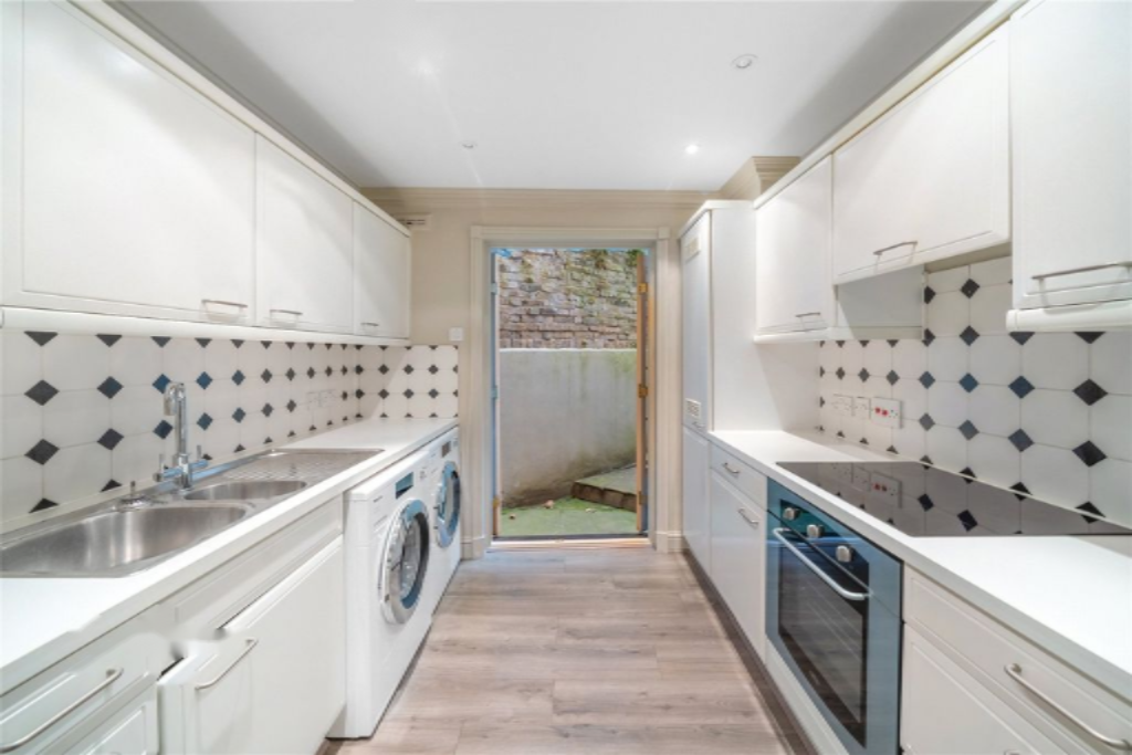 Flat in London, United Kingdom, 79 m² - picture 10