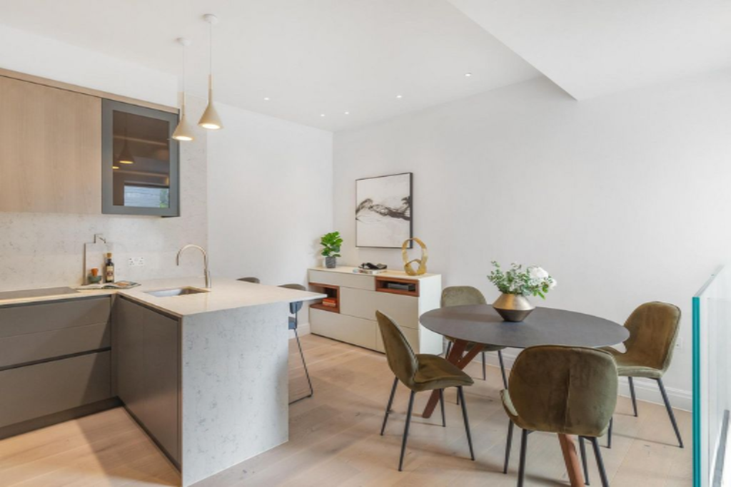 Flat in London, United Kingdom, 114 m² - picture 10