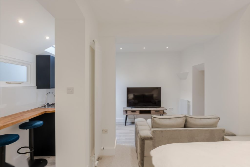 Flat in London, United Kingdom, 28 m² - picture 10