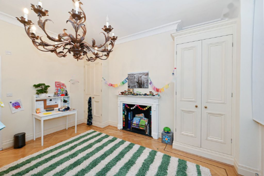 Flat in London, United Kingdom, 229 m² - picture 10