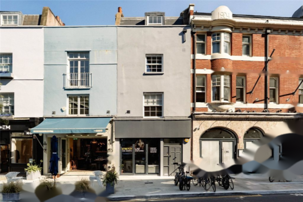 Flat in London, United Kingdom, 155 m² - picture 11