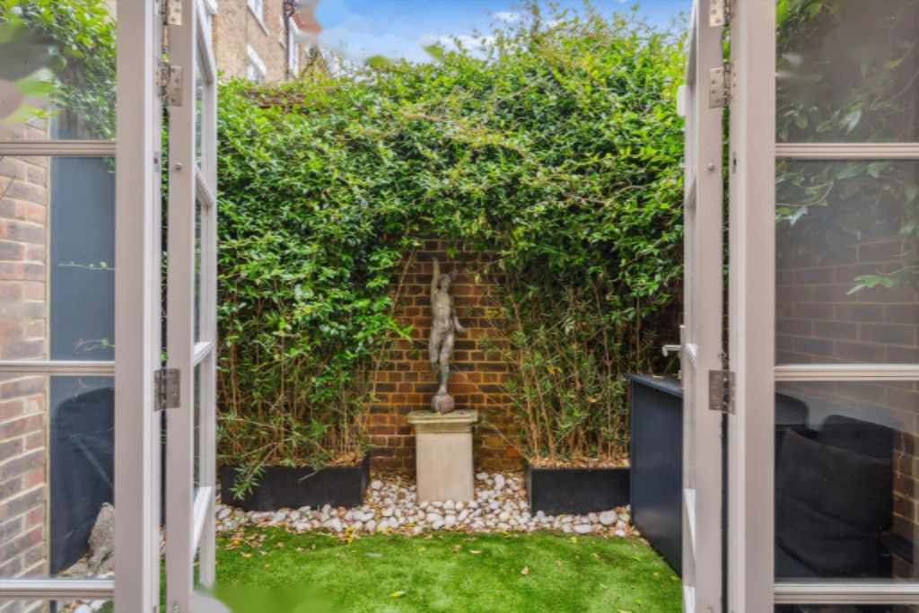 Flat in London, United Kingdom, 130 m² - picture 11