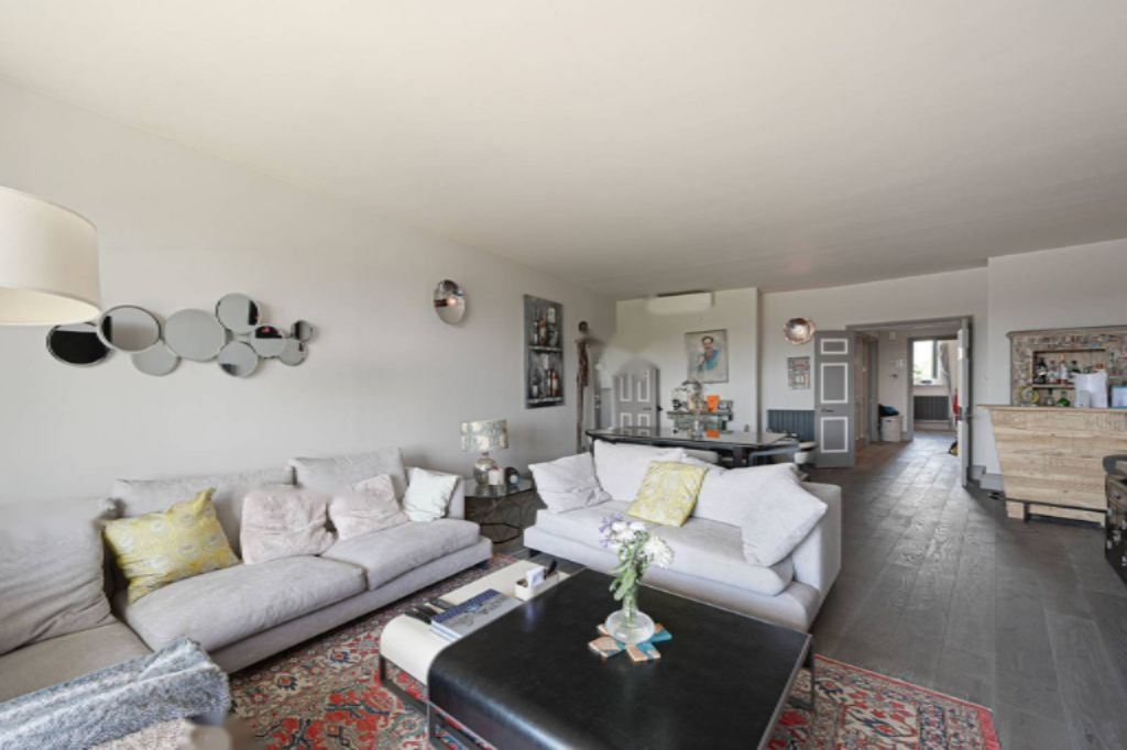 Flat in London, United Kingdom, 141 m² - picture 11