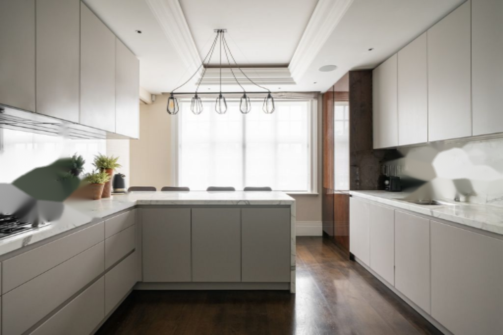 Flat in London, United Kingdom, 239 m² - picture 11