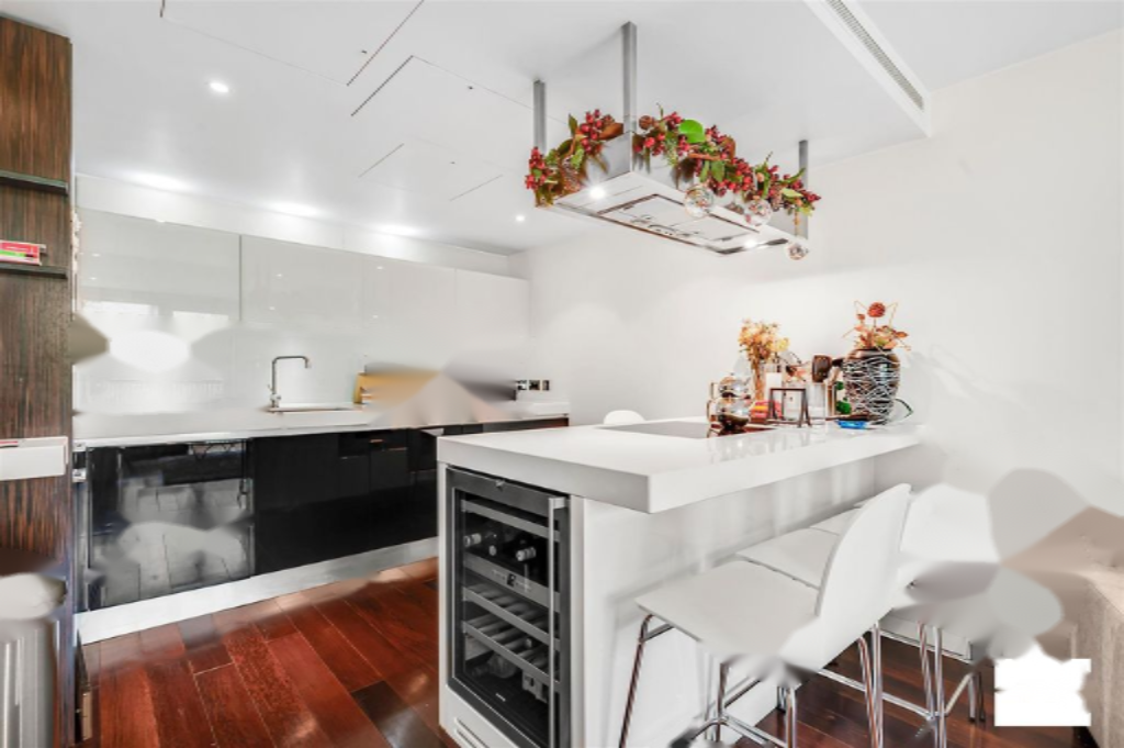 Flat in London, United Kingdom, 76 m² - picture 11