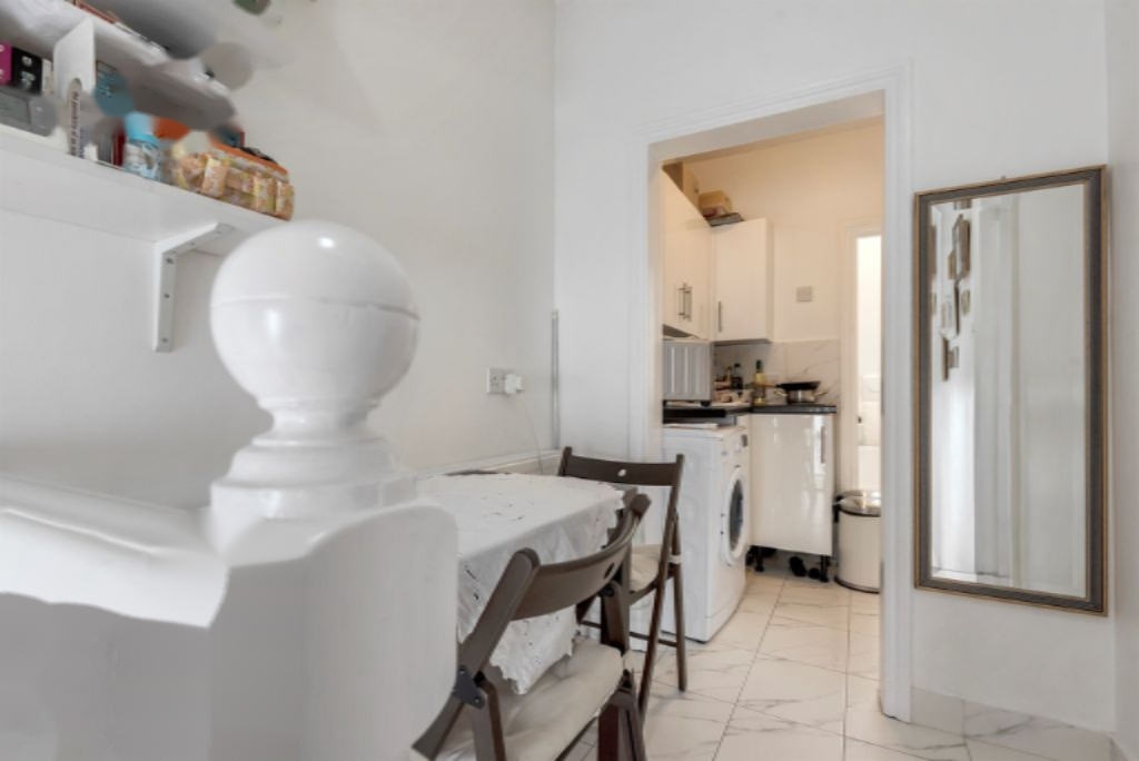 Flat in London, United Kingdom, 39 m² - picture 11