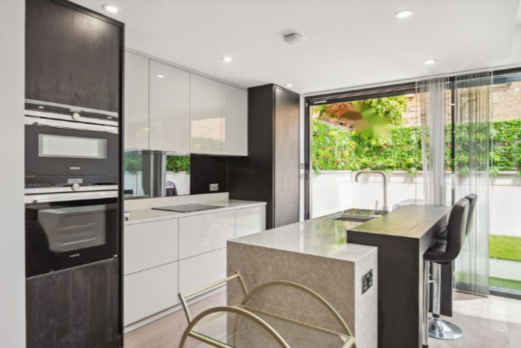 Flat in London, United Kingdom, 234 m² - picture 11