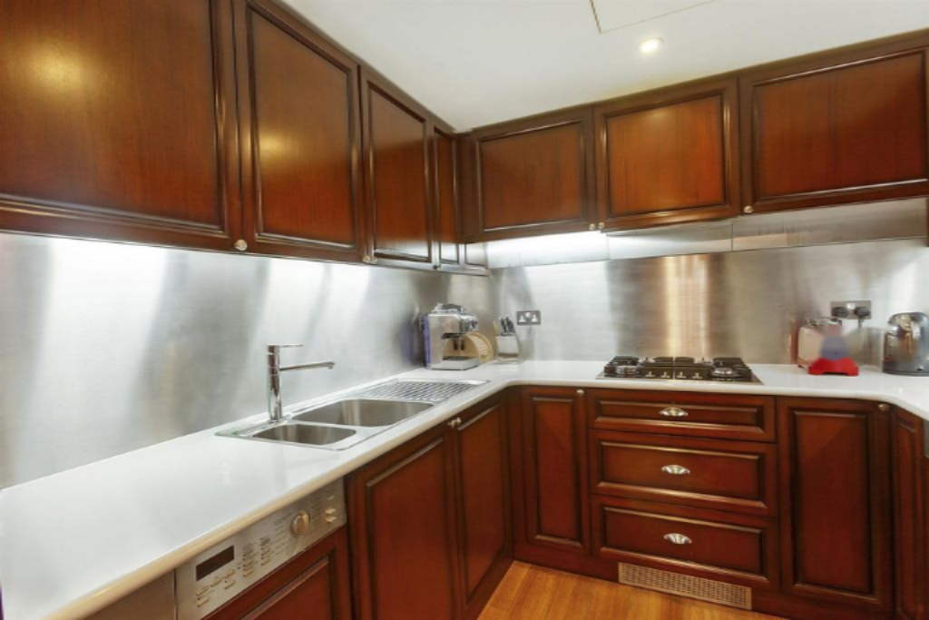 Flat in London, United Kingdom, 97 m² - picture 11