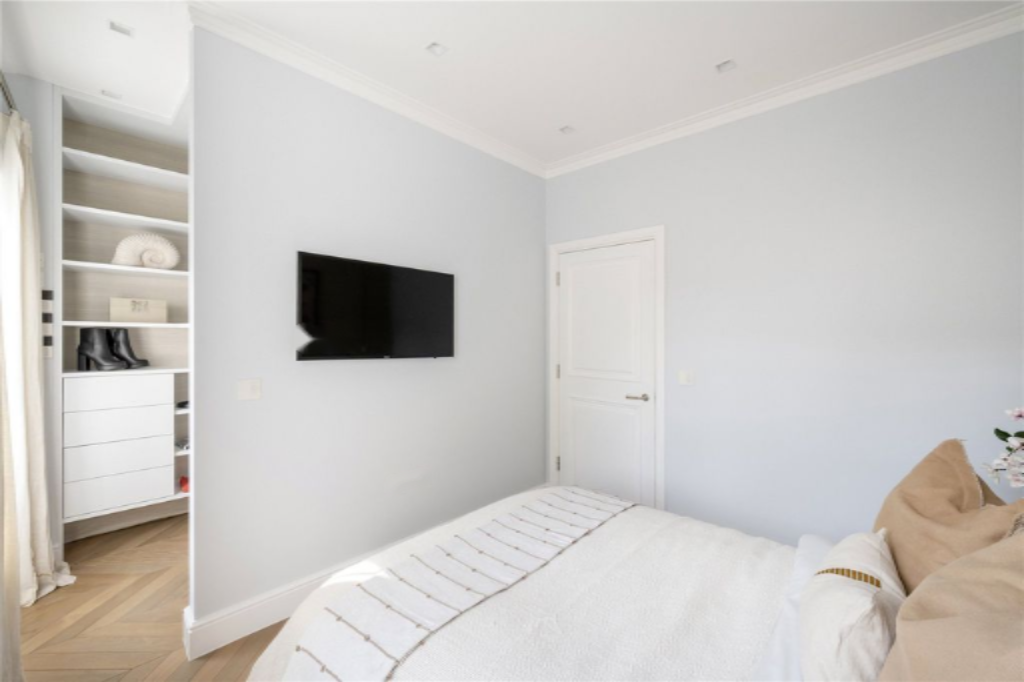Flat in London, United Kingdom, 148 m² - picture 11