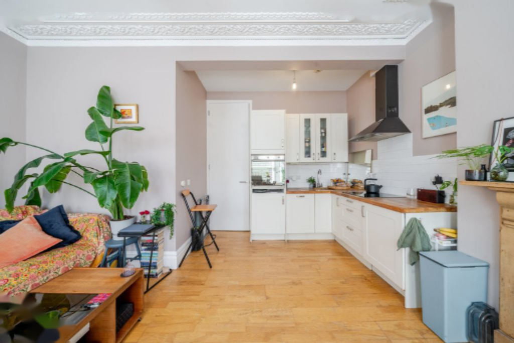 Flat in London, United Kingdom, 42 m² - picture 11