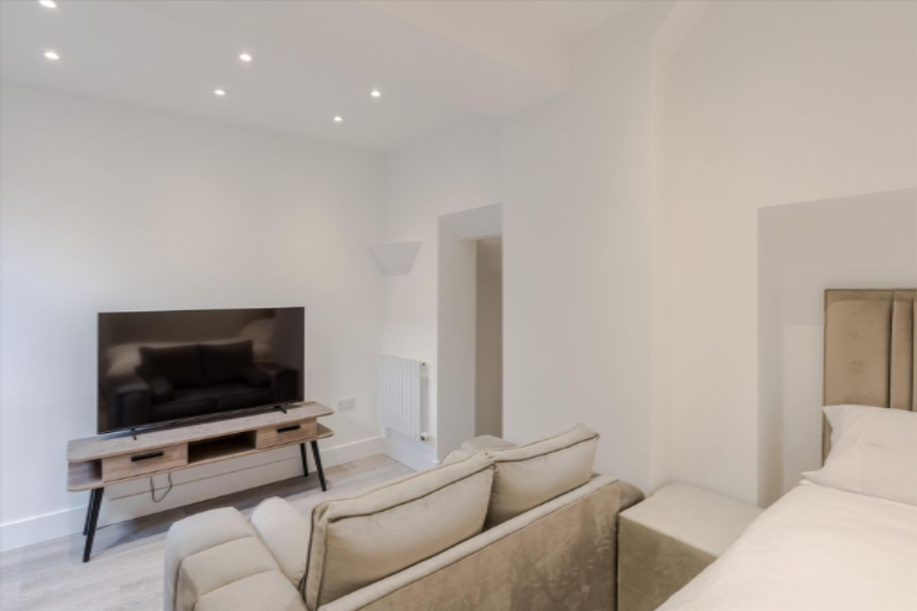 Flat in London, United Kingdom, 28 m² - picture 11