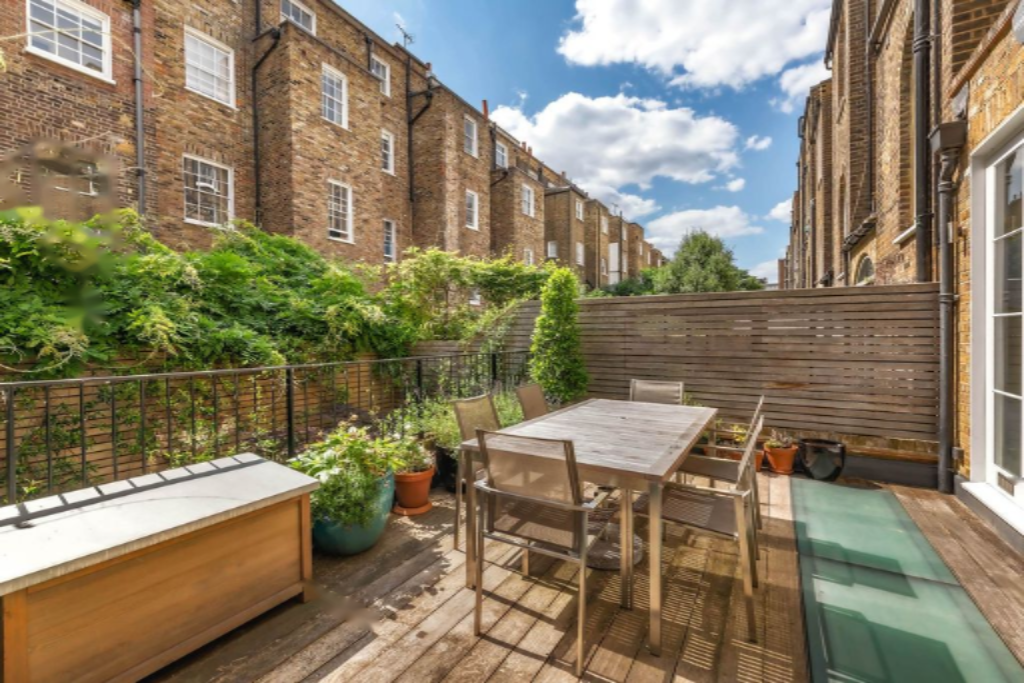 Flat in London, United Kingdom, 274 m² - picture 11