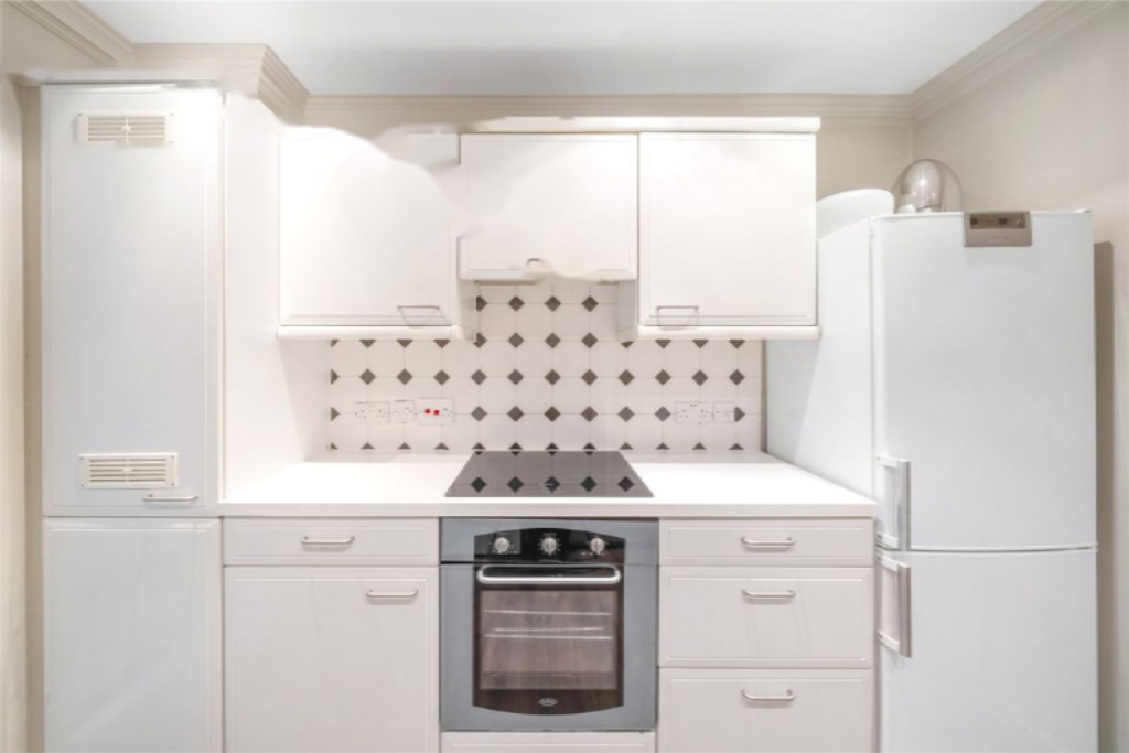 Flat in London, United Kingdom, 79 m² - picture 11