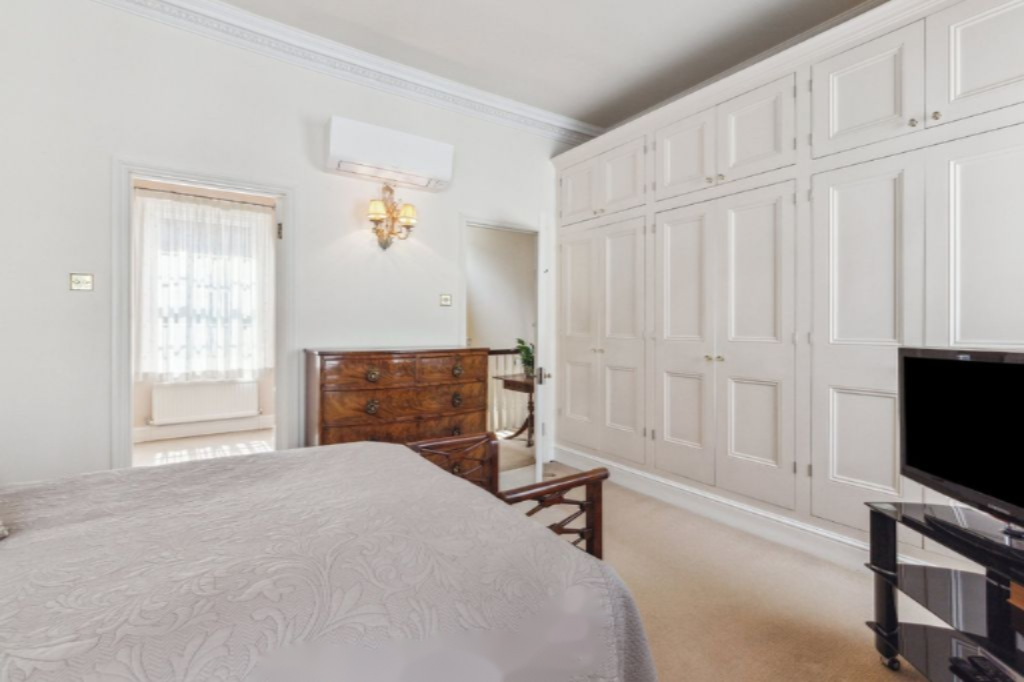 Flat in London, United Kingdom, 127 m² - picture 11