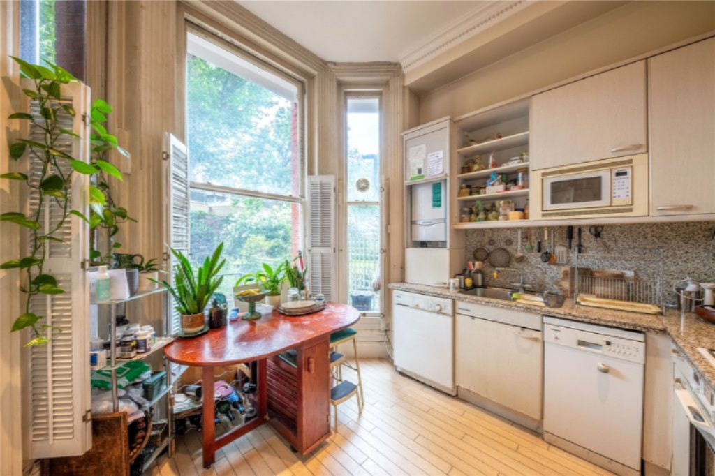 Flat in London, United Kingdom, 98 m² - picture 11