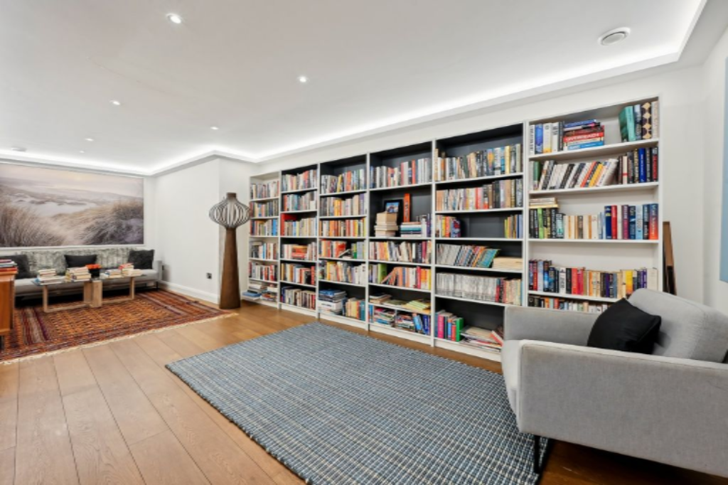 Flat in London, United Kingdom, 213 m² - picture 11