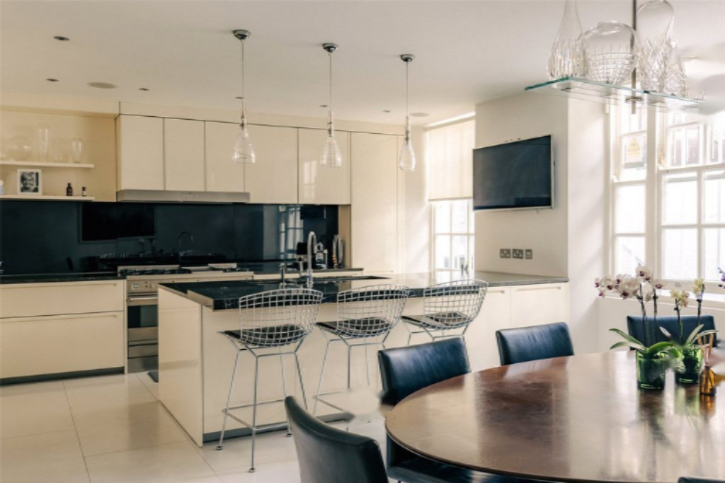 Flat in London, United Kingdom, 506 m² - picture 11