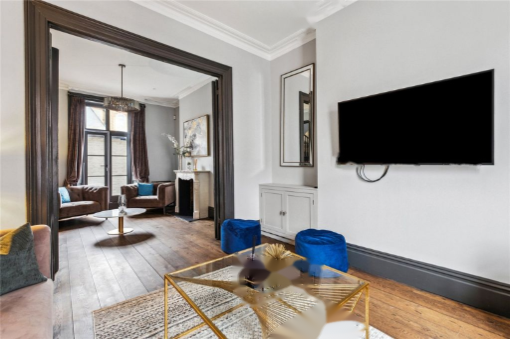 Flat in London, United Kingdom, 203 m² - picture 11